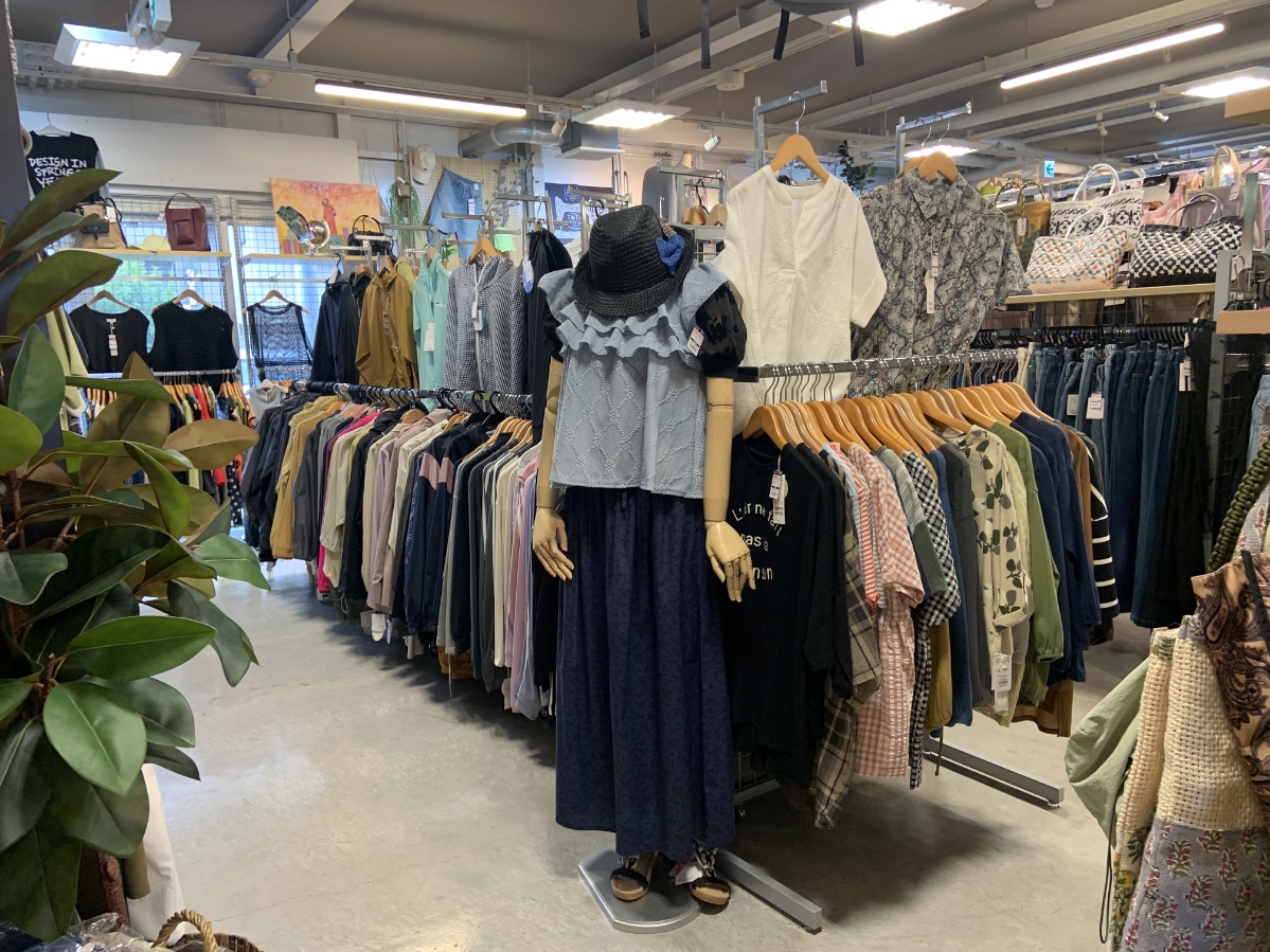 レディース館のアパレルコーナー