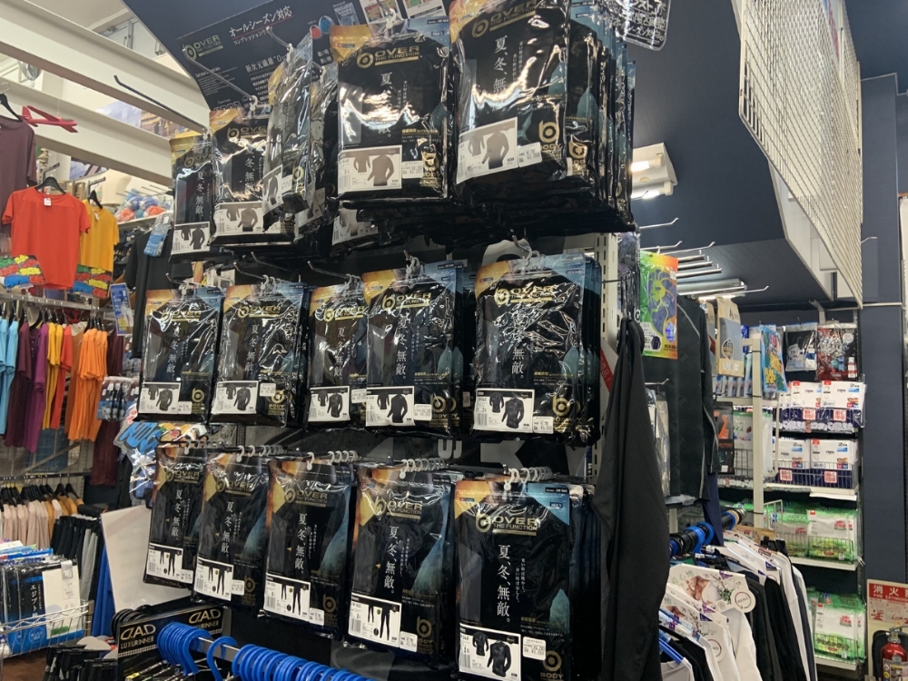 夏も冬もこれ一枚で快適に過ごせる温度調節機能インナー